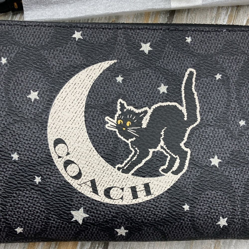 Corner Zip Wristlet In Signature Canvas With Halloween Black Cat Graphic Wallet - Picture 2 of 6